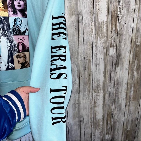 Taylor Swift The Eras Tour Blue Sweatshirt Hoodie Like New Large - Picture 6 of 7